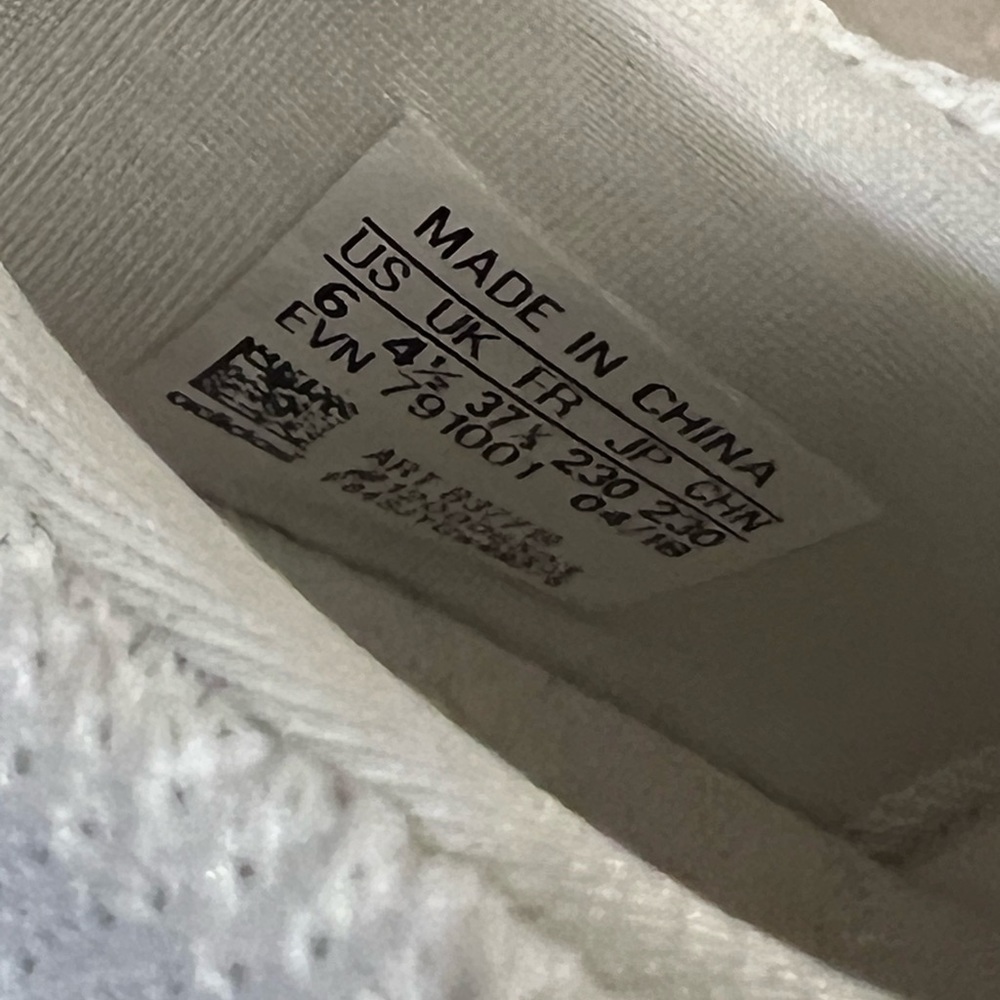 Adidas Swift Run - image 3